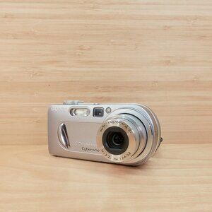 Sony Cyber-shot DSC-P10 5.0MP Digital Camera / Silver 3x Optical Zoom / Tested